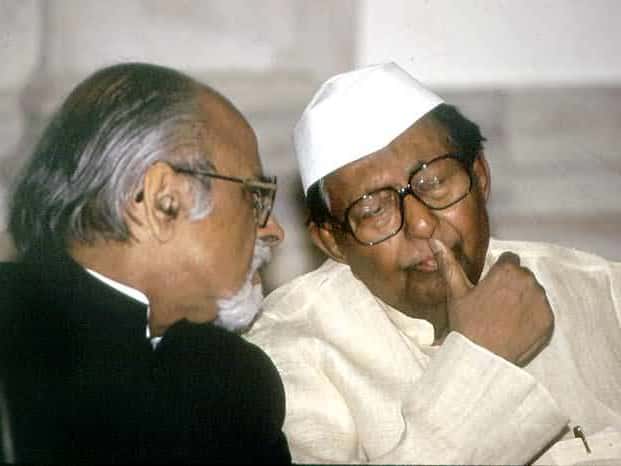 Prime Minister Inder Kumar Gujral with Congress President Sitaram Kesri, in 1997. (Photograph: Indian National Congress website)