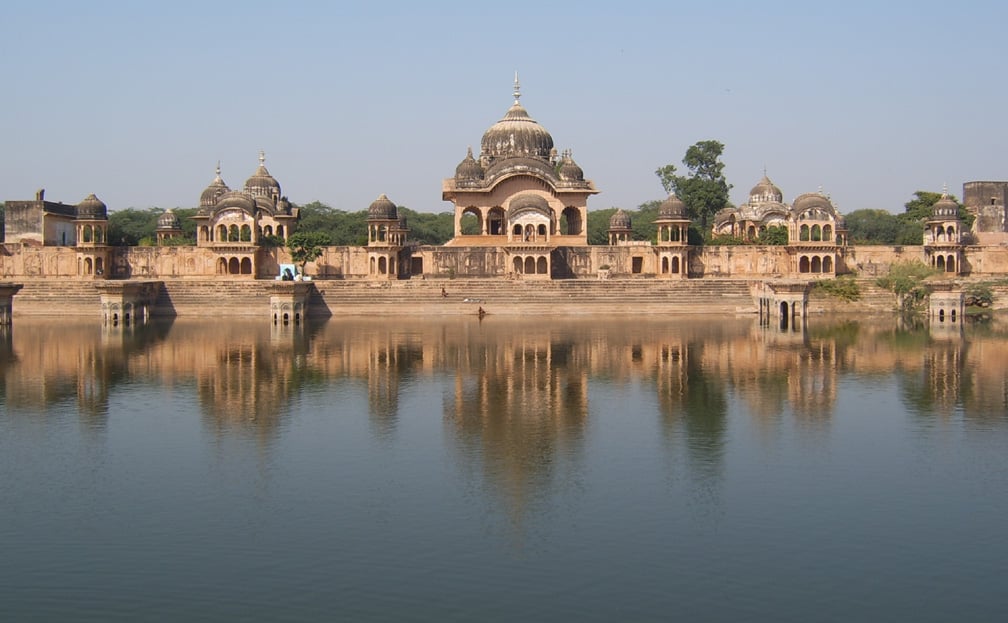 Kusuma_Sarovar_Ghat.jpg
