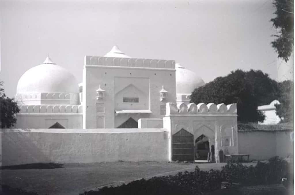 The Babri Masjid in the early 1900s.