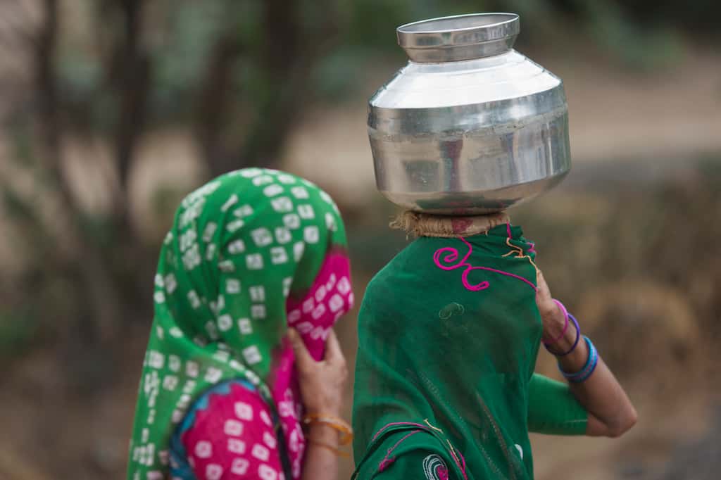 A woman carries a water pot in Lakhtar, Gujarat, India. (Photographer: Adeel Halim/Bloomberg)