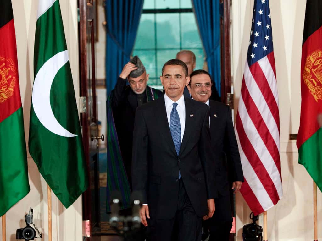 U.S. President Barack Obama, Asif Ali Zardari, Pakistan’s president, and Hamid Karzai, Afghanistan’s president, arrive to make a statement at the White House, in Washington, D.C., U.S., on May 6, 2009. (Photographer: Brendan Smialowski/Bloomberg News)